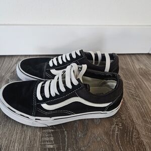 Van's Old Skool Black Suede Sneaker. Size 6.5